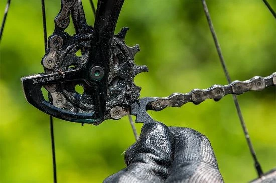 CML Racing Muc-Off Claw Cleaning Brush 3 CML Racing Muc-Off Claw Cleaning Brush - Image 3